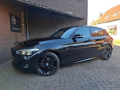 BMW 1-serie - 118i M-Sport Shadow Line Apple Carplay/ Navigatie / Led Verlichting / Lederen Bekleding /