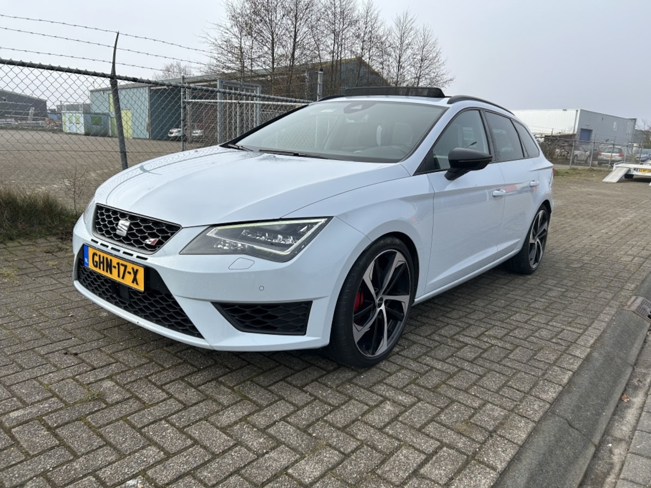 Seat Leon ST - 2.0 TSI Cupra 280 DSG / PANO / LED - AutoWereld.nl