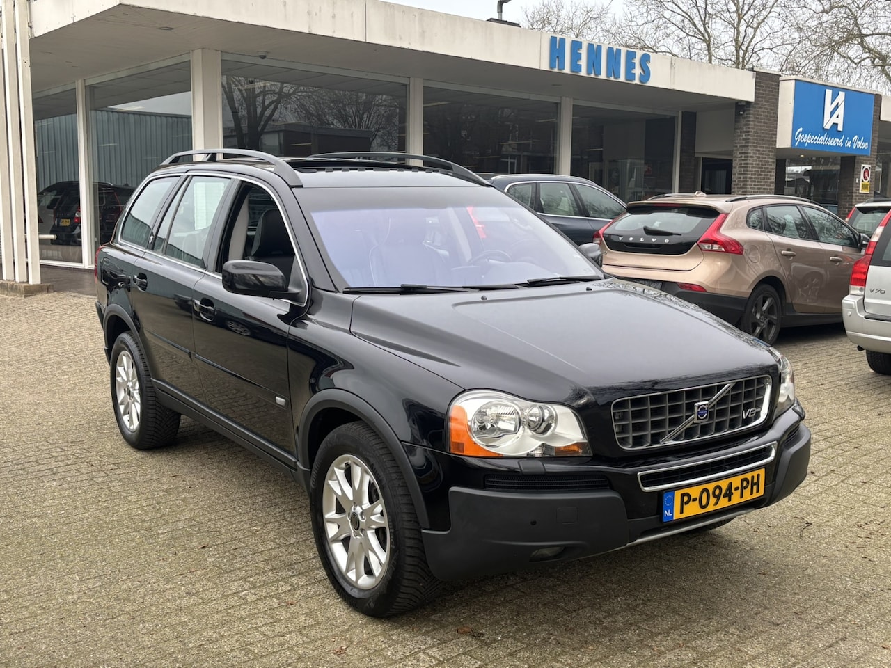 Volvo XC90 - 4.4 V8 AWD Executive Schuifdak BTW voordeel €1000,- - AutoWereld.nl