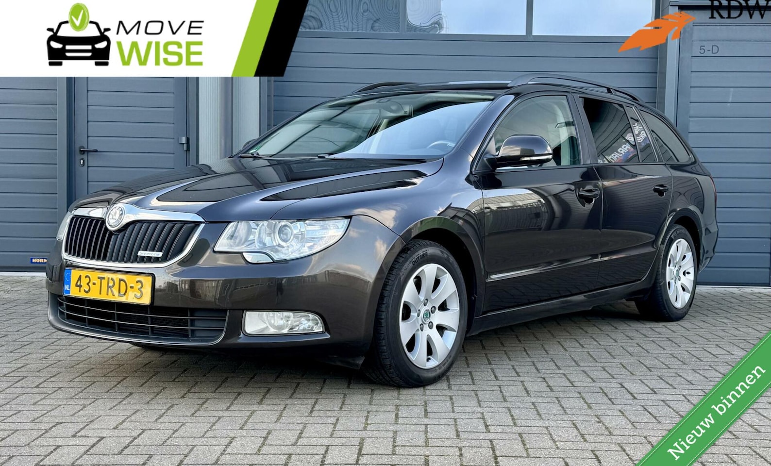 Skoda Superb Combi - 1.6 TDI 105pk Greenline Active Business Line | Trekhaak | Cruise | Clima | PDC | Nette Aut - AutoWereld.nl