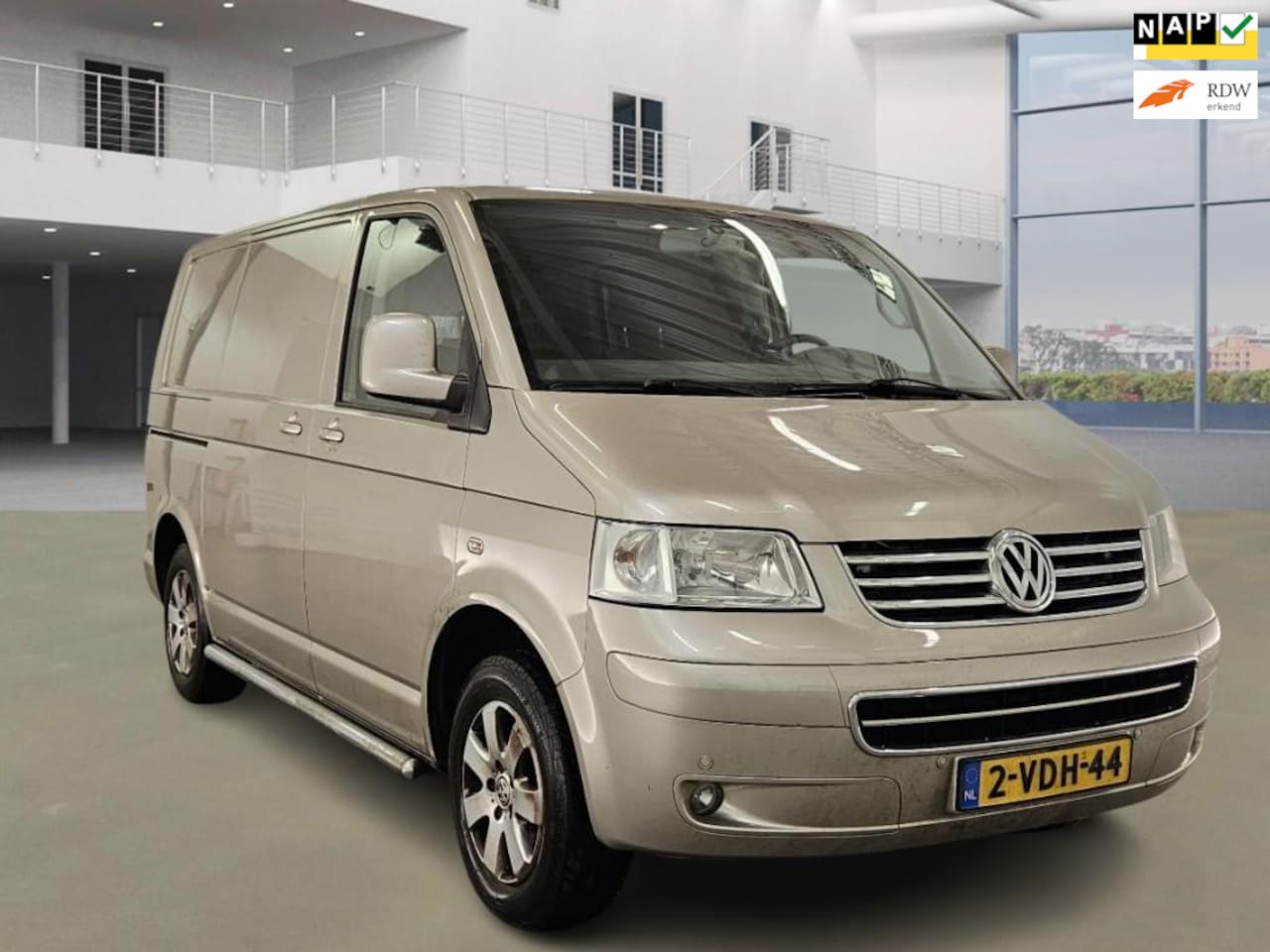 Volkswagen Transporter - 2.5 TDI 300 MHD AUTOMAAT Aangepast handbediening - AutoWereld.nl