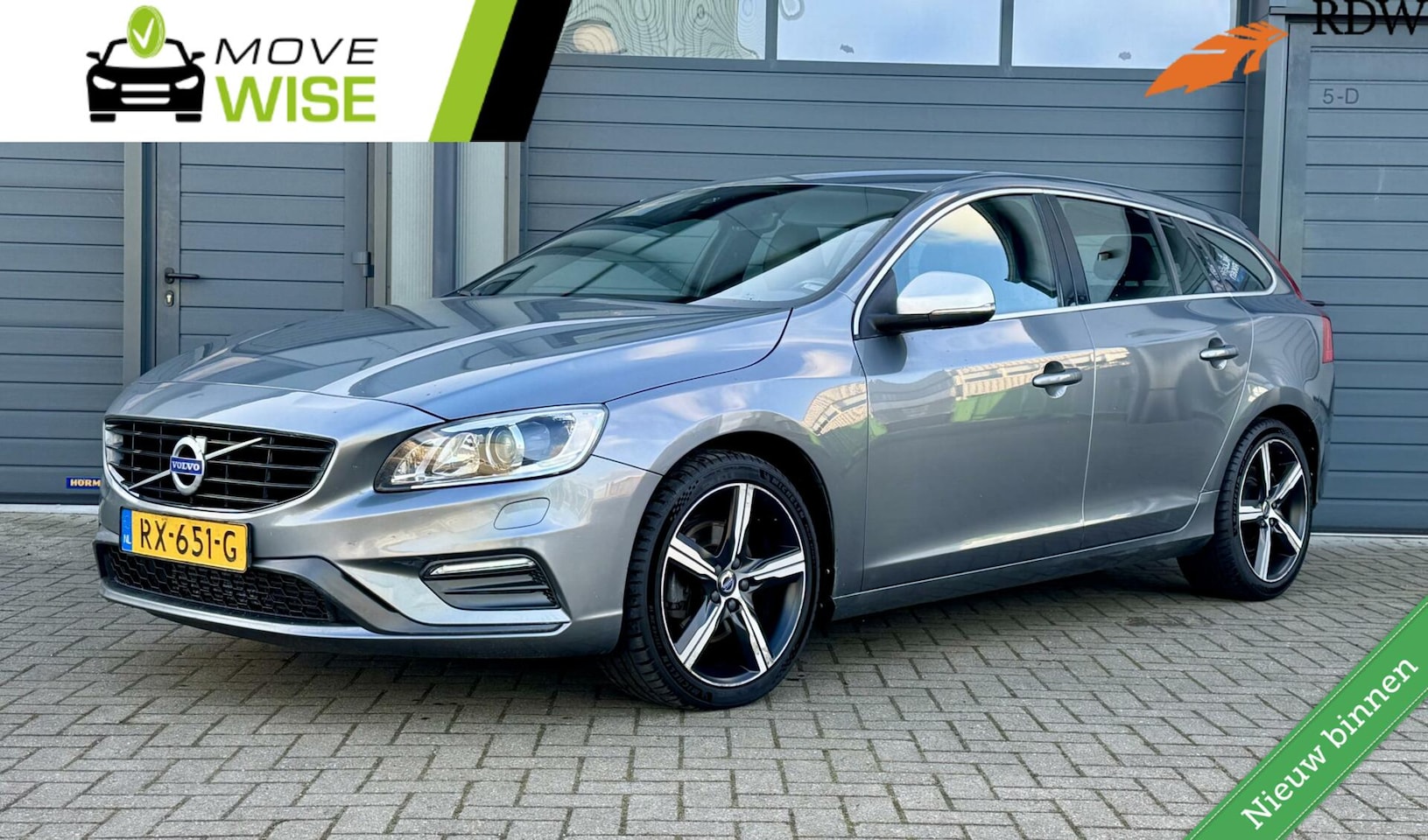 Volvo V60 - 2.0 D4 190pk Business Sport R-Design | € 8.000,- ex BTW & BPM | Trekhaak | Xenon | Zeer Ne - AutoWereld.nl