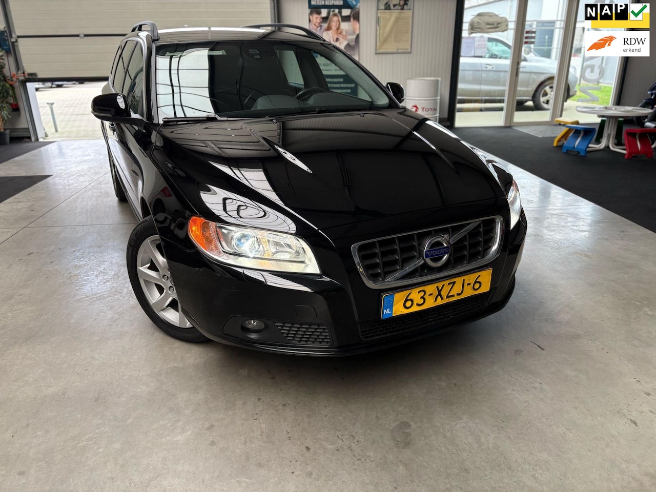 Volvo V70 - 1.6 T4|Automaat|Leder|Trekhaak - AutoWereld.nl