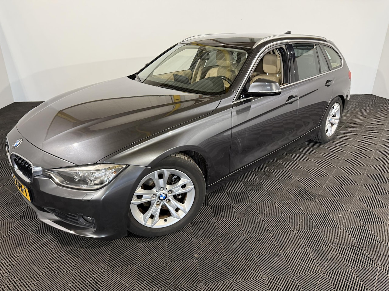 BMW 3-serie Touring - 320i Upgrade Edition 320i Upgrade Edition - AutoWereld.nl