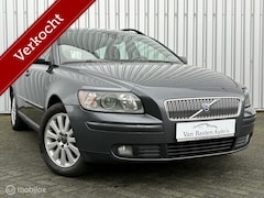 Volvo V50 - 2.4 Momentum | 140pk | Clima | Cruise | Youngtimer | Volledige Historie |