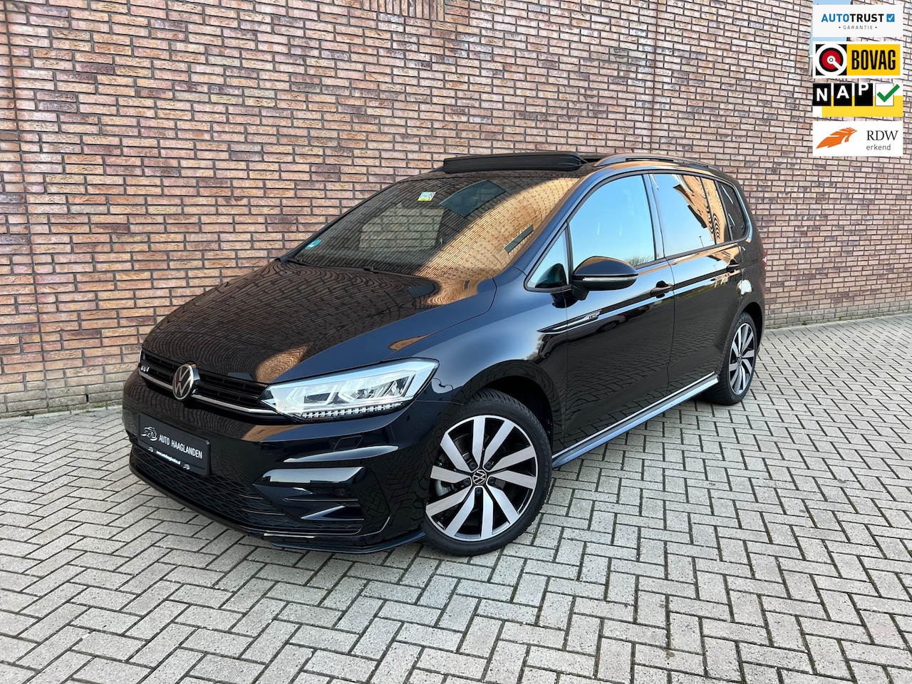 Volkswagen Touran - 1.5 TSI 3 x R-line 7p Pano-keyless-V-cockpit-CAM-ACC - AutoWereld.nl