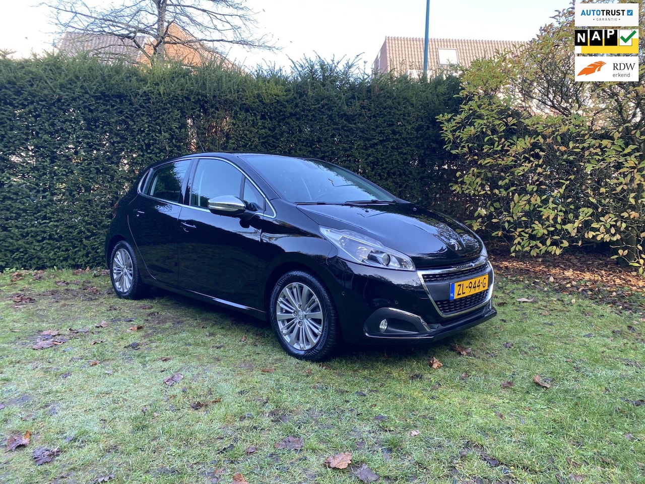 Peugeot 208 - 1.2 PureTech Blue Lease Allure NAP I NL auto I CarPlay I Dealer ond I Navi I PDC - AutoWereld.nl