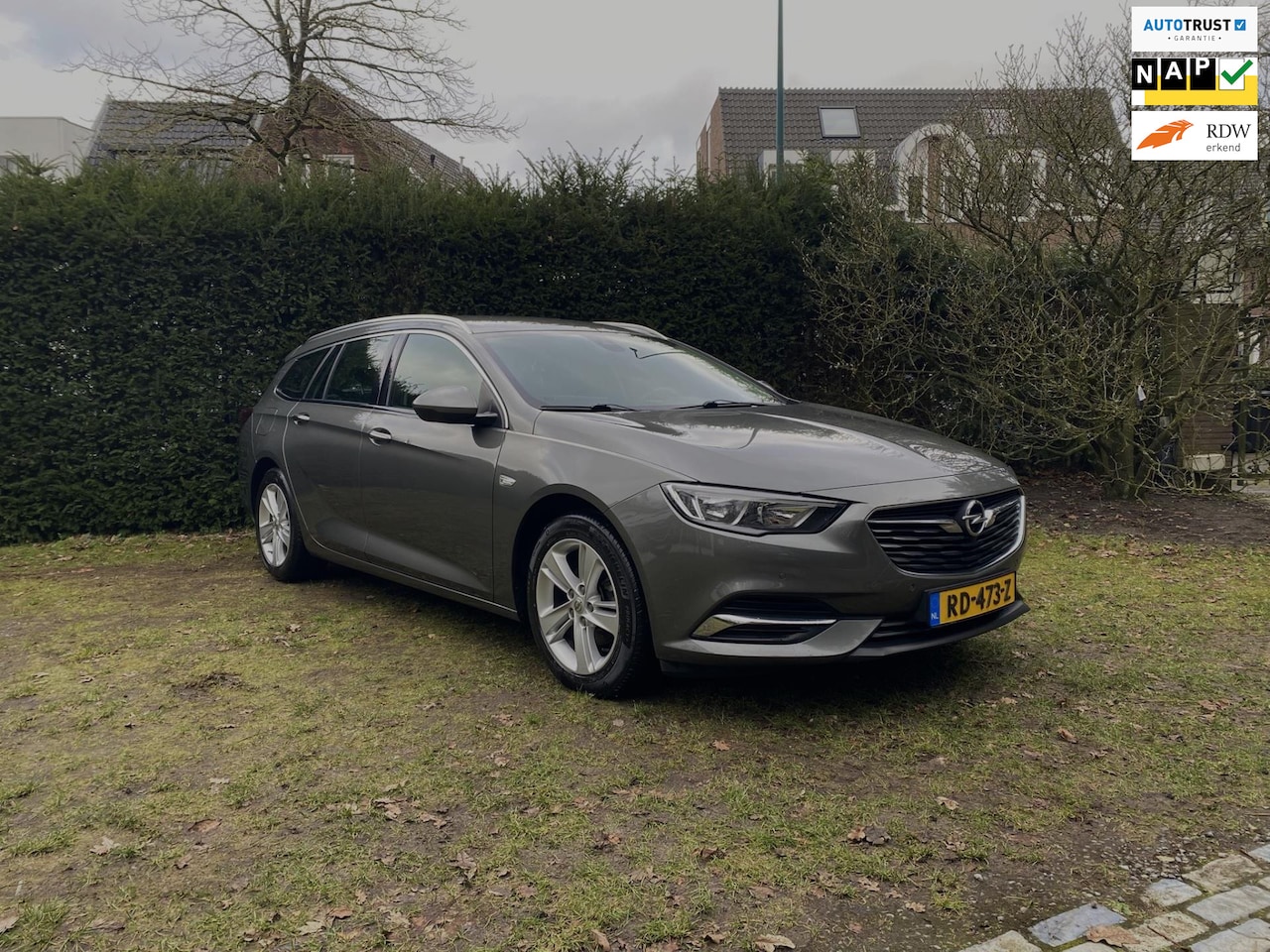 Opel Insignia Sports Tourer - 1.6 CDTI EcoTec Business Executive I NL Auto I Zeer netjes! I NAP I Apple - AutoWereld.nl