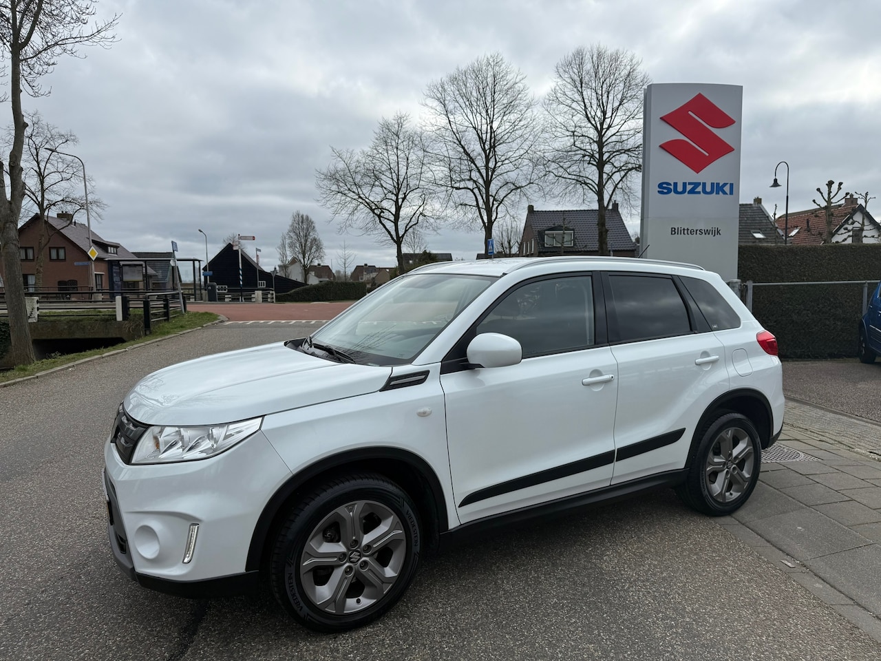 Suzuki Vitara - 1.6 Exclusive // Trekhaak // Nette Suzuki Vitara // Stootlijst // Navigatie // Rijklaarpri - AutoWereld.nl