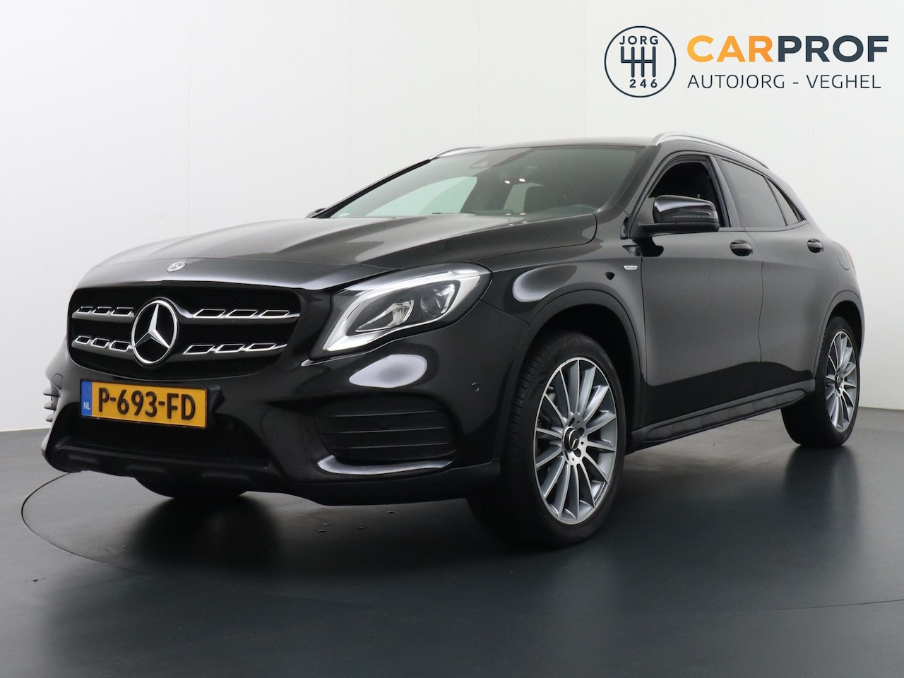 Mercedes-Benz GLA-Klasse - 180 AMG Facelift Styling Automaat Multispaaks AMG Velgen - AutoWereld.nl