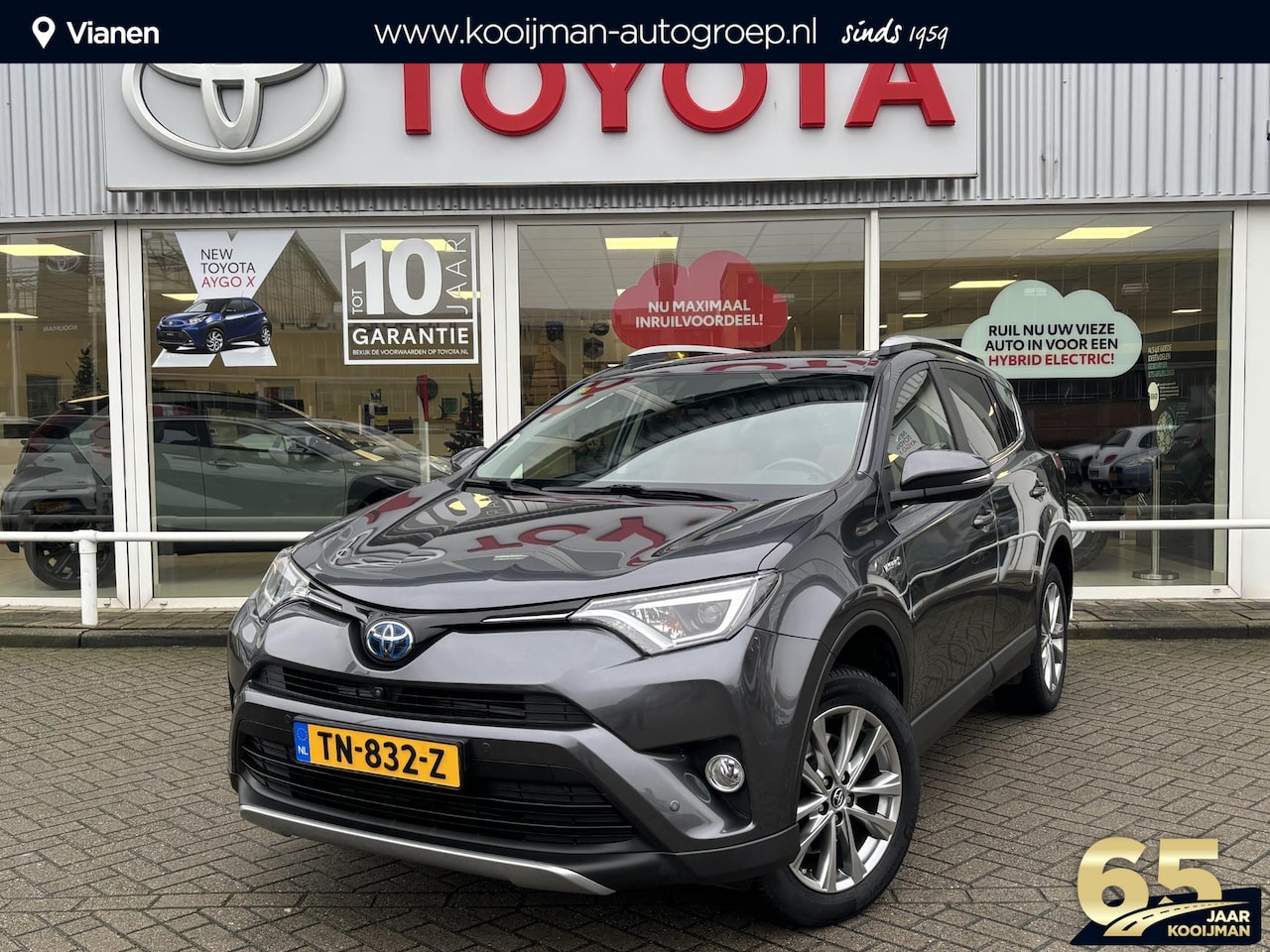 Toyota RAV4 - 2.5 Hybrid AWD Energy Plus met speciaal Leder interieur! NL Auto, all season banden , 1650 - AutoWereld.nl