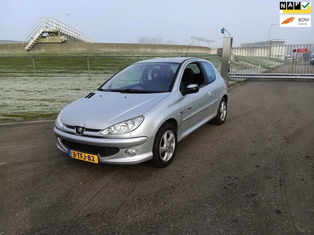 Peugeot 206 - 1.6-16V Quiksilver 1.6-16V Quiksilver - AutoWereld.nl