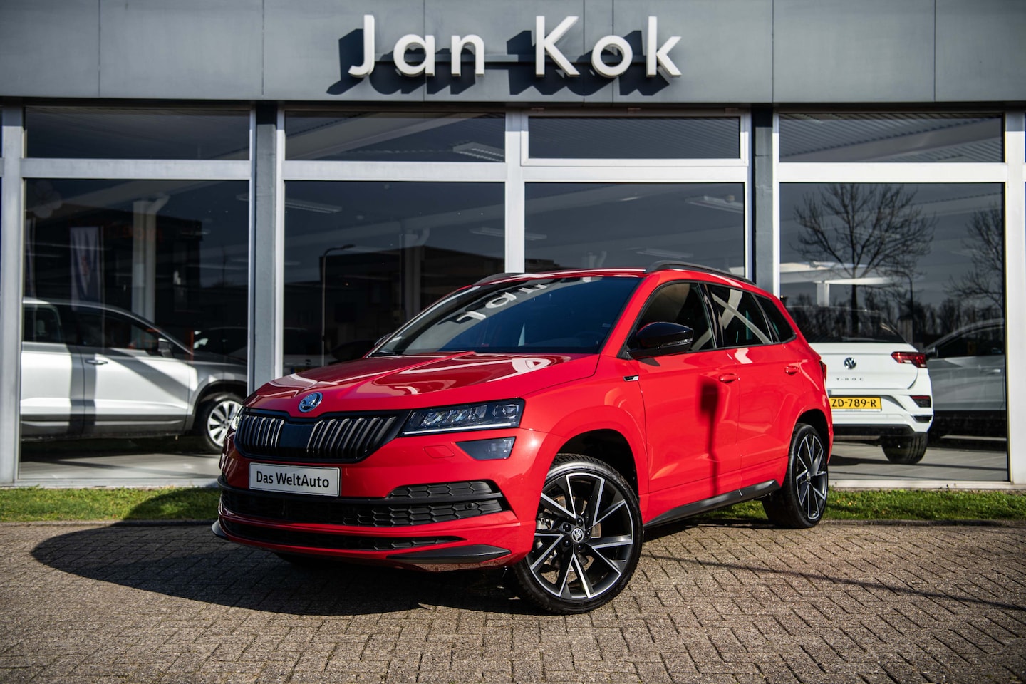 Skoda Karoq - 1.5 TSi 150pk DSG-7 Sportline Business | Elk. Trekhaak | Camera | Winter - AutoWereld.nl