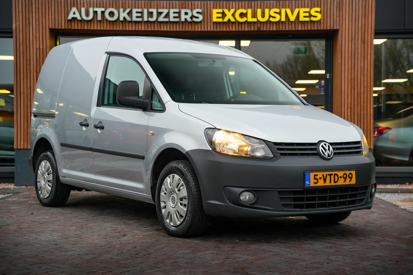 Volkswagen Caddy - 1.6 TDI Airco Navigatie Elektr. Ramen + Spiegels Schuifdeur Rechts BTW Auto - AutoWereld.nl