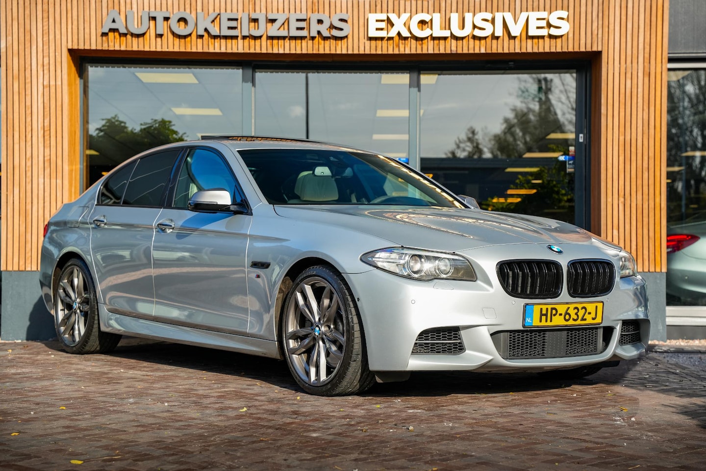 BMW 5-serie - M550xd Schuifdak Individual Comfort 381PK - AutoWereld.nl