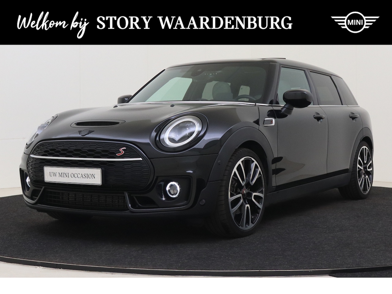 MINI Clubman - Cooper S ALL4 JCW Automaat / Panoramadak / Stoelverwarming / Adaptieve LED / Park Assistan - AutoWereld.nl