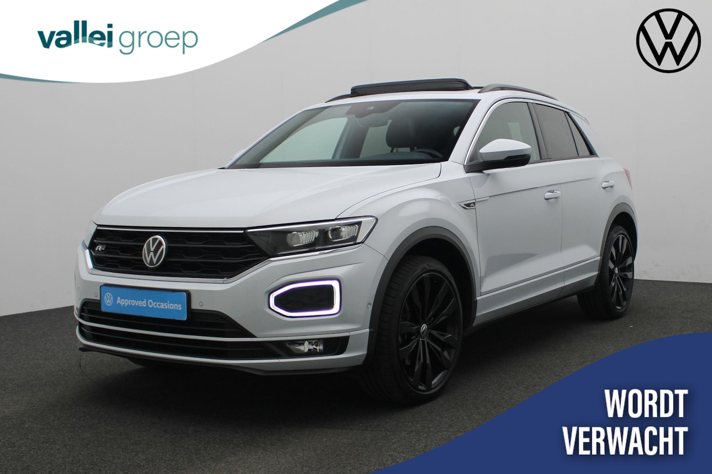 Volkswagen T-Roc - 1.5 TSI 150 pk DSG Sport Business R / R-Line | Panoramadak | Trekhaak | Achteruitrijcamera - AutoWereld.nl