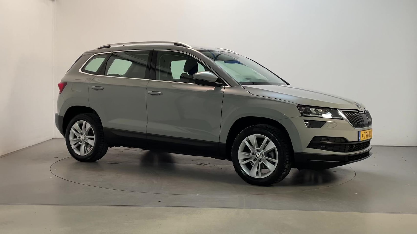 Skoda Karoq - 1.5 TSI 150pk DSG ACT Business Edition Plus Camera Navigatie Adaptive Cruise - AutoWereld.nl