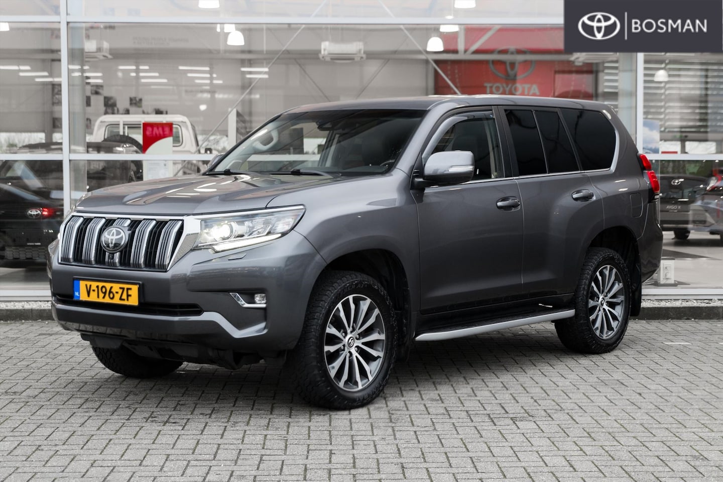 Toyota Land Cruiser - 2.8 D-4D 177pk Standard Roof Van Executive - AutoWereld.nl