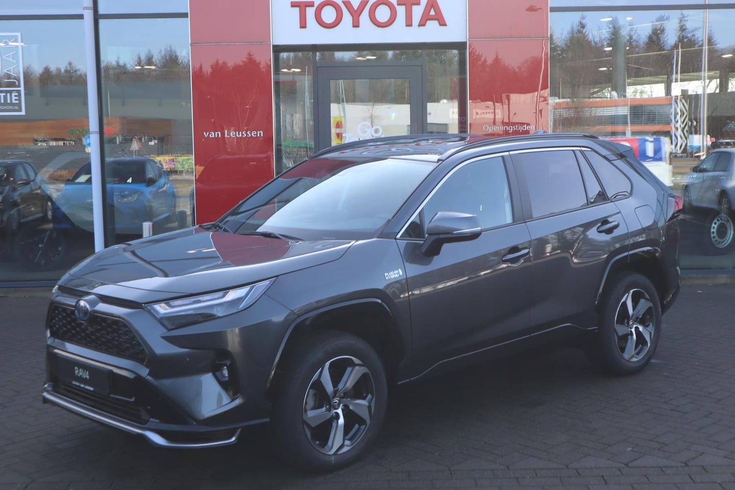 Toyota RAV4 - 2.5 PLUG-IN HYBRID AWD STYLE APPLE/ANDROID P-SENSOREN 18"LMV VIRTUAL-COCKPIT DRAADLOOS-LAD - AutoWereld.nl