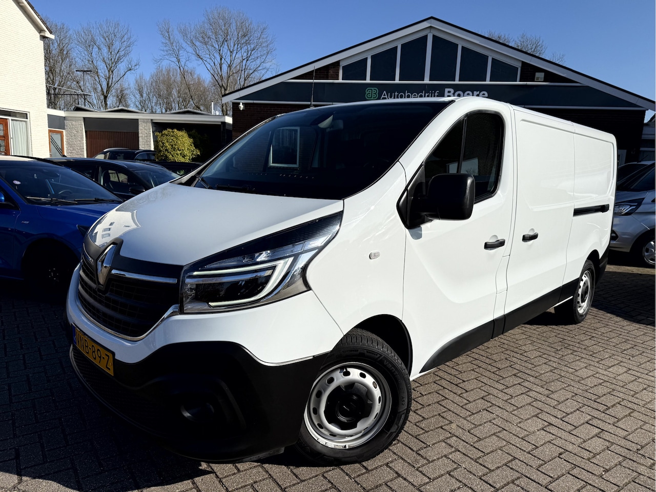 Renault Trafic - 2.0 dCi 145pk L2 Lang Comfort 2x Schuifdeur, Camera - AutoWereld.nl