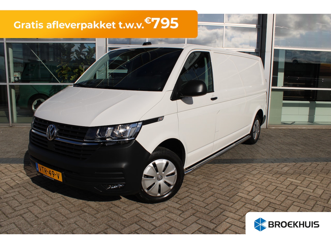 Volkswagen Transporter - L2 | 111 PK | Navigatie | Betimmering | Sidebars | Cruise | Airco | Trekhaak | Apple Carpl - AutoWereld.nl