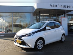 Toyota Aygo X - X-PLAY 5-DEURS CAMERA AIRCO AUDIO-STUURWIELBED. LED-DAGRIJ BLUETOOTH