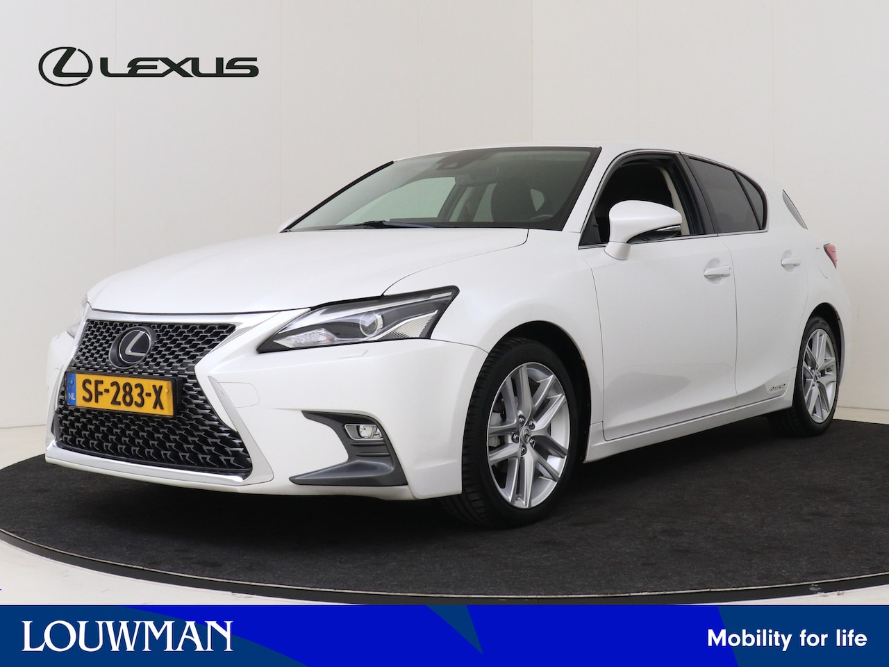 Lexus CT 200h - Business Line | LED | 17" LM Velgen | Premium Navigatie | Parkeersensoren achter | - AutoWereld.nl