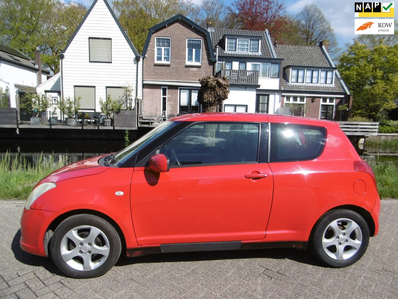 Suzuki Swift - 1.3i Automaat Airco Aangepaste (invalide-)auto Handrem + Handgas - AutoWereld.nl