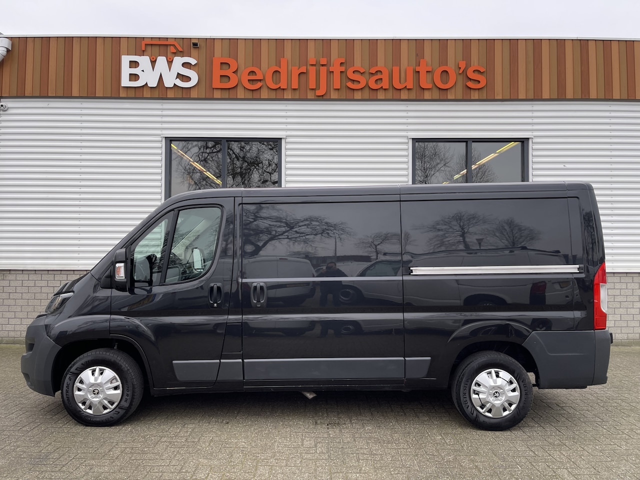 Peugeot Boxer - 330 2.2 HDI L2H1 150pk XR / te koop zo mee / nieuwe apk in overleg / diverse schades rondo - AutoWereld.nl