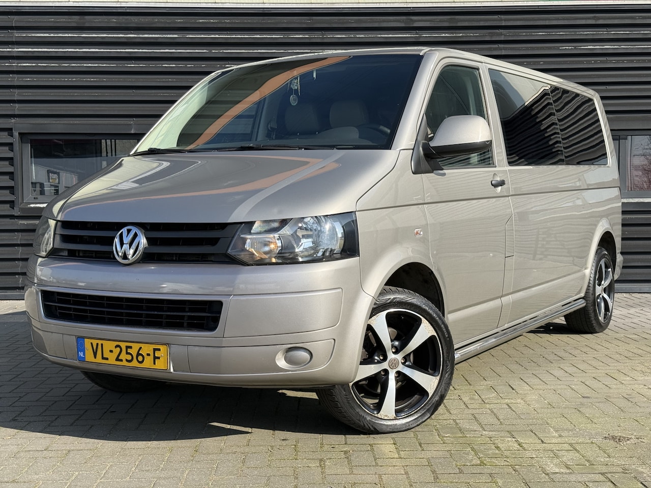 Volkswagen Transporter - 2.0 TDI L2H1 DC Comfortline | MARGE | 6 pers. | Cruisec. | Airco | Trekhaak - AutoWereld.nl