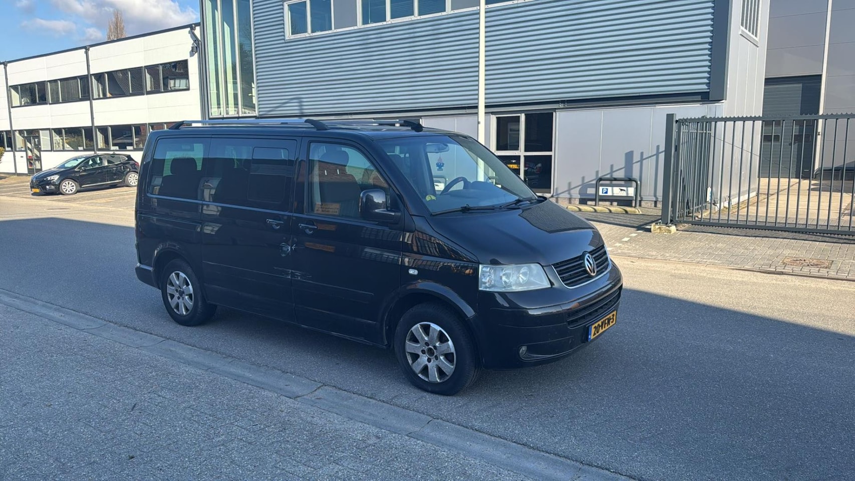 Volkswagen Transporter Multivan - 2.5 TDI Comfortline CLIMA ZWART 2003 - AutoWereld.nl