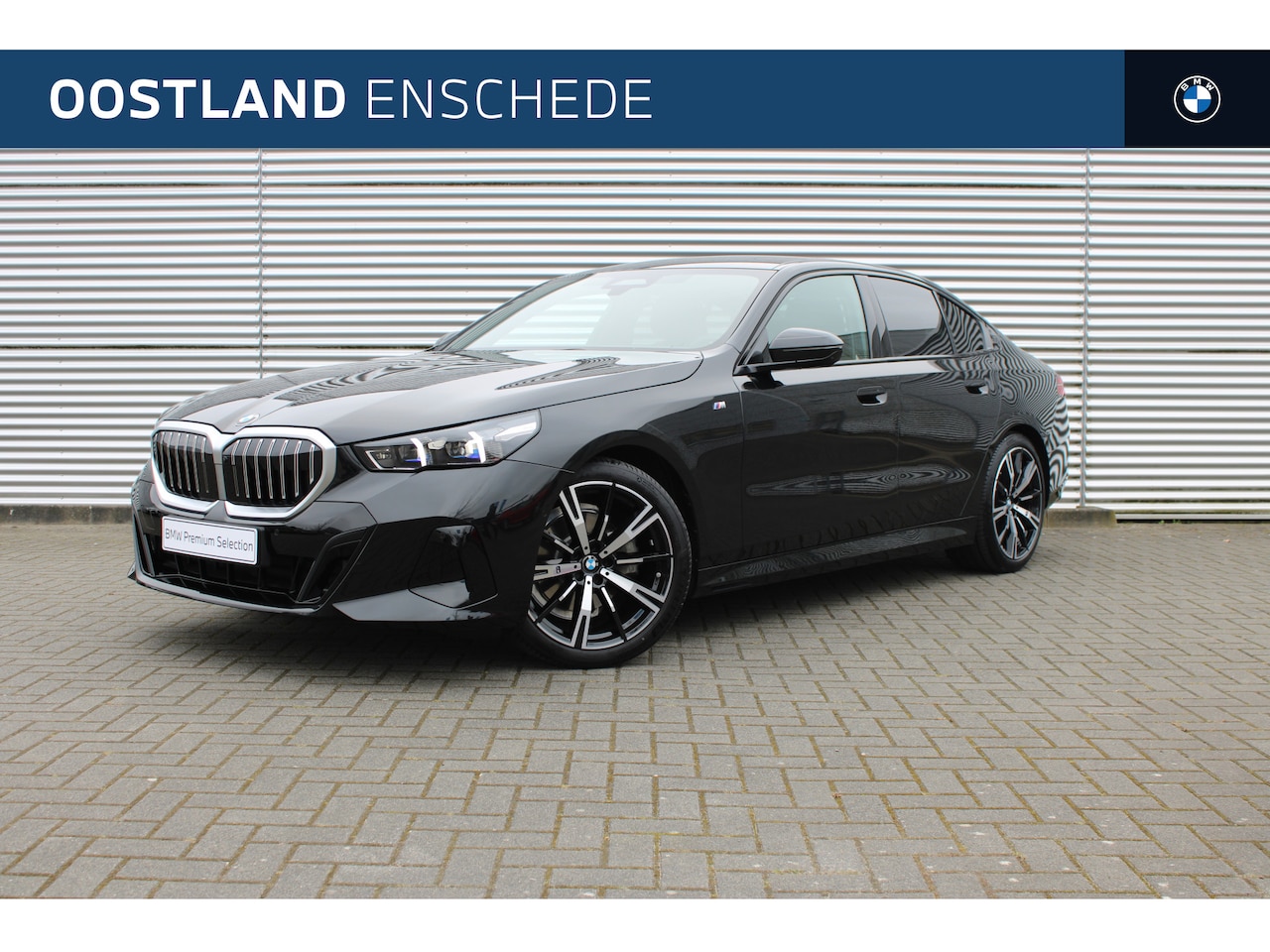 BMW 5-serie - 520i M Sport Automaat / Parking Assistant Professional / Adaptieve LED / Stoelventilatie / - AutoWereld.nl