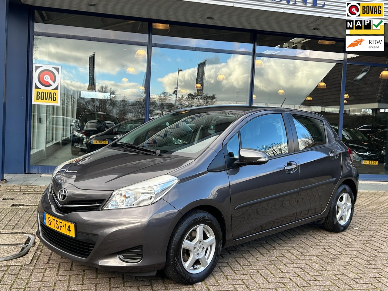 Toyota Yaris - 1.3 VVT-i Now 5Drs Airco LM-Velgen Trekhaak Elek.Pakket NAP NL-Auto Volledig Dealeronderho - AutoWereld.nl