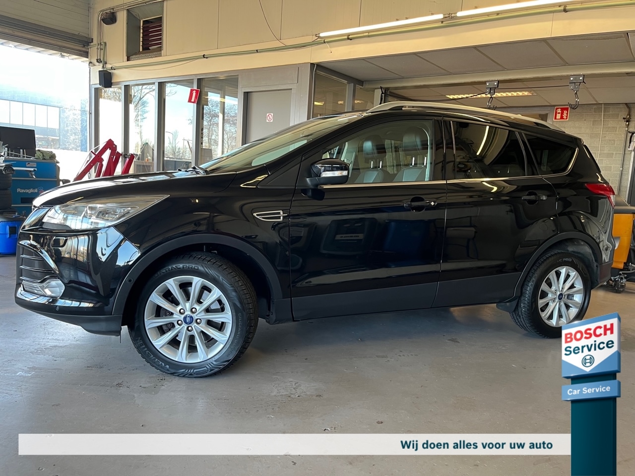 Ford Kuga - 2.0 TDCi 150pk 2WD Titanium + Styling Pack - AutoWereld.nl