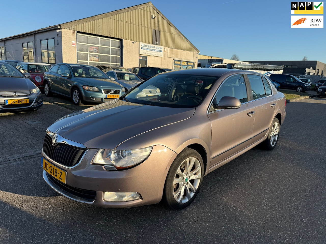 Skoda Superb - 2.0 TDI Elegance Business Line automaat NAV.+ Clima Bj:2012 - AutoWereld.nl