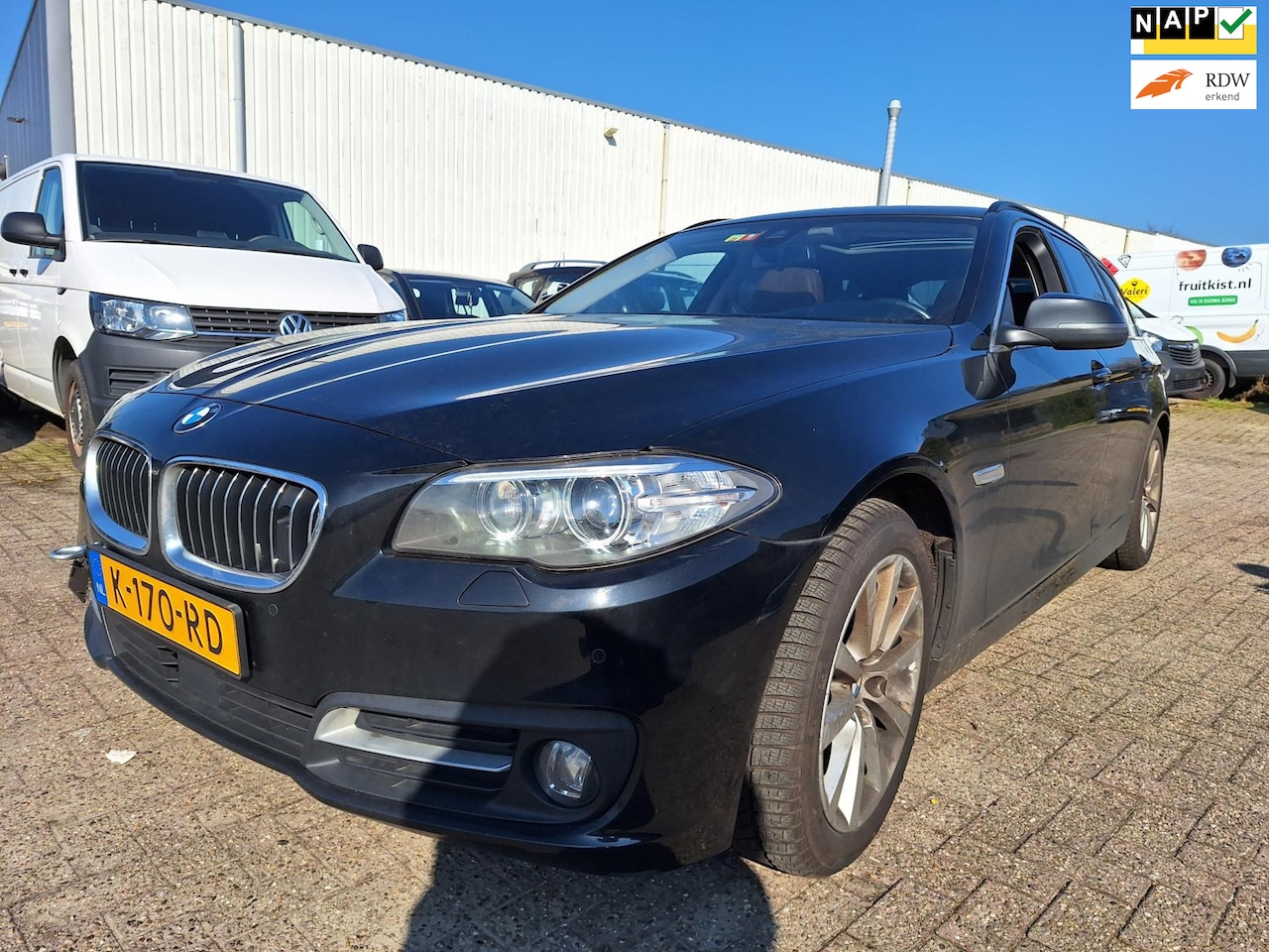 BMW 5-serie Touring - 530xd Luxury Edition 530xd Luxury Edition (BRANDSTOF POMP DEFECT) - AutoWereld.nl