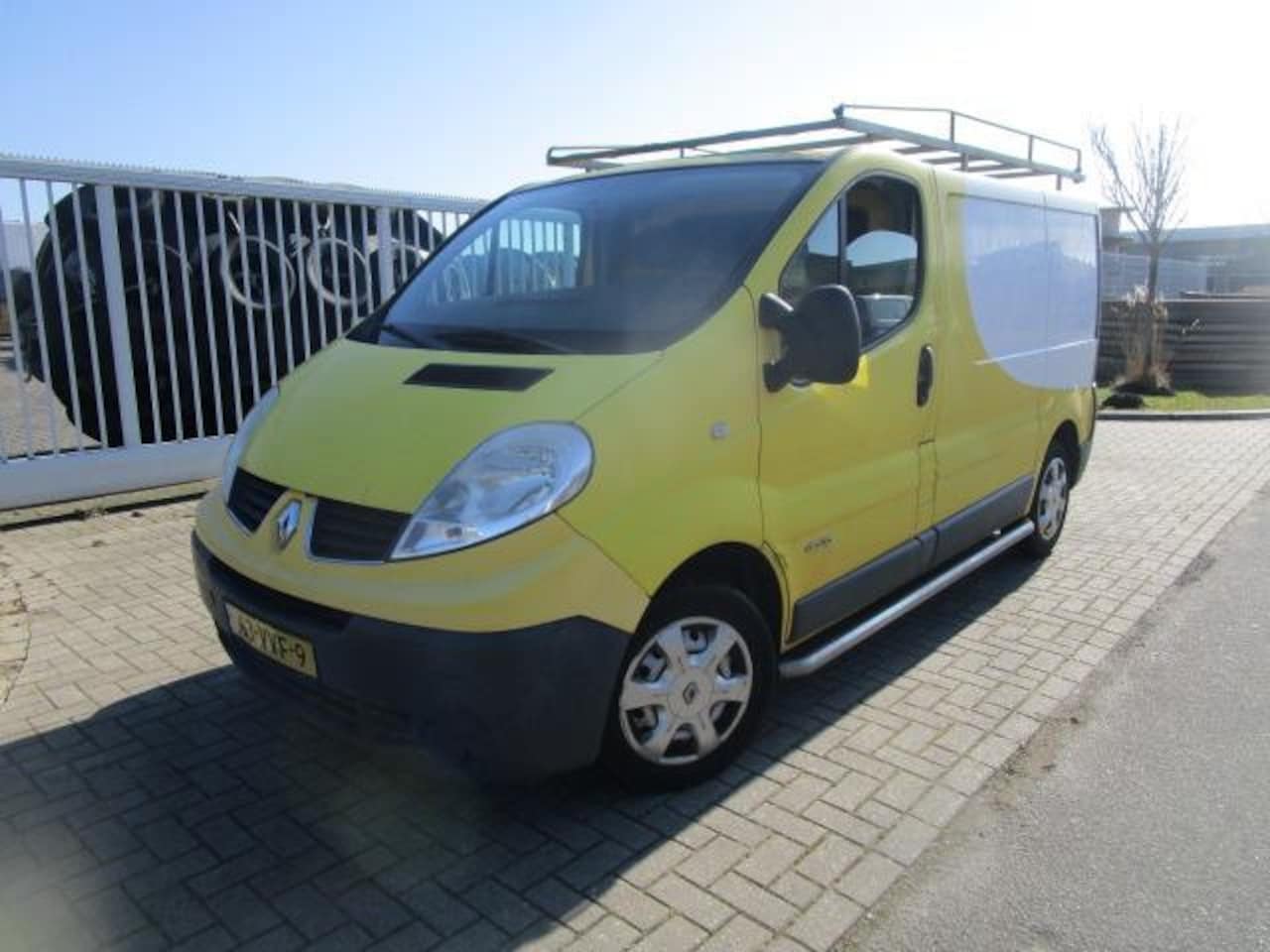 Renault Trafic - 2.0 dCi T27 L1H1 Bak stuk - AutoWereld.nl