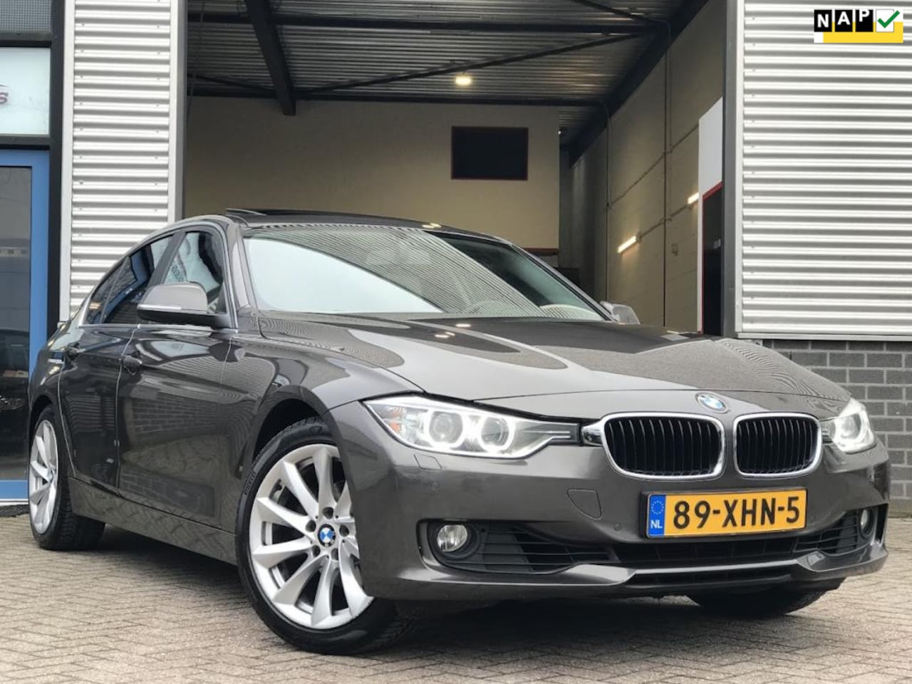 BMW 3-serie - 320i High Executive|AUTOMAAT|LED|XENONLEDER|LM-VELGEN - AutoWereld.nl