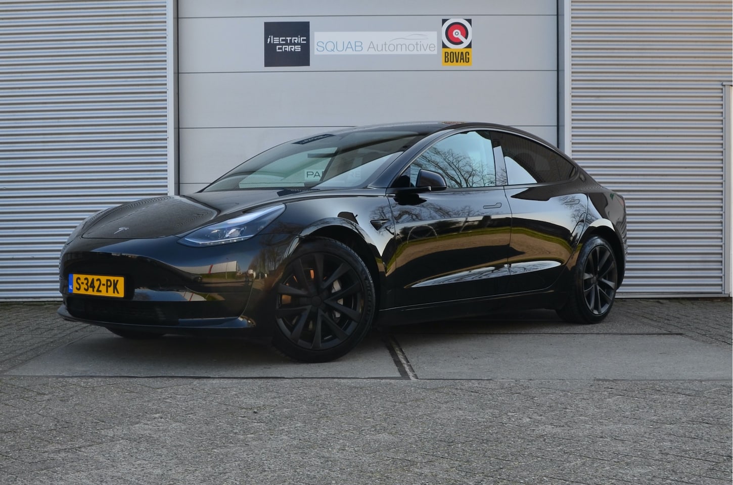 Tesla Model 3 - Standard RWD Plus 60 kWh LFP accu (100% opladen), AutoPilot - AutoWereld.nl