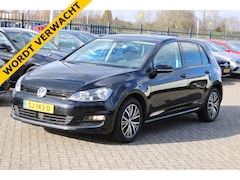 Volkswagen Golf - 1.2 TSI Connected Series NAVI ADAP. CRUISE PDC V&A