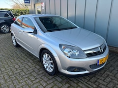 Opel Astra GTC - 1.8 Business APK//NAP//Airco//Navi//Cruise//Elec.Ramen//CV+AB//Trekhaak//PDC//