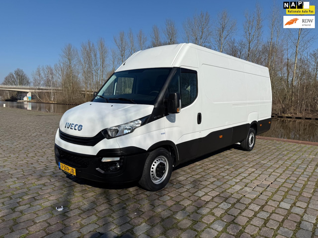 Iveco Daily - 35S18 3.0 410 AIRCO TREKHAAK NAP 1STE EIGENAAR - AutoWereld.nl