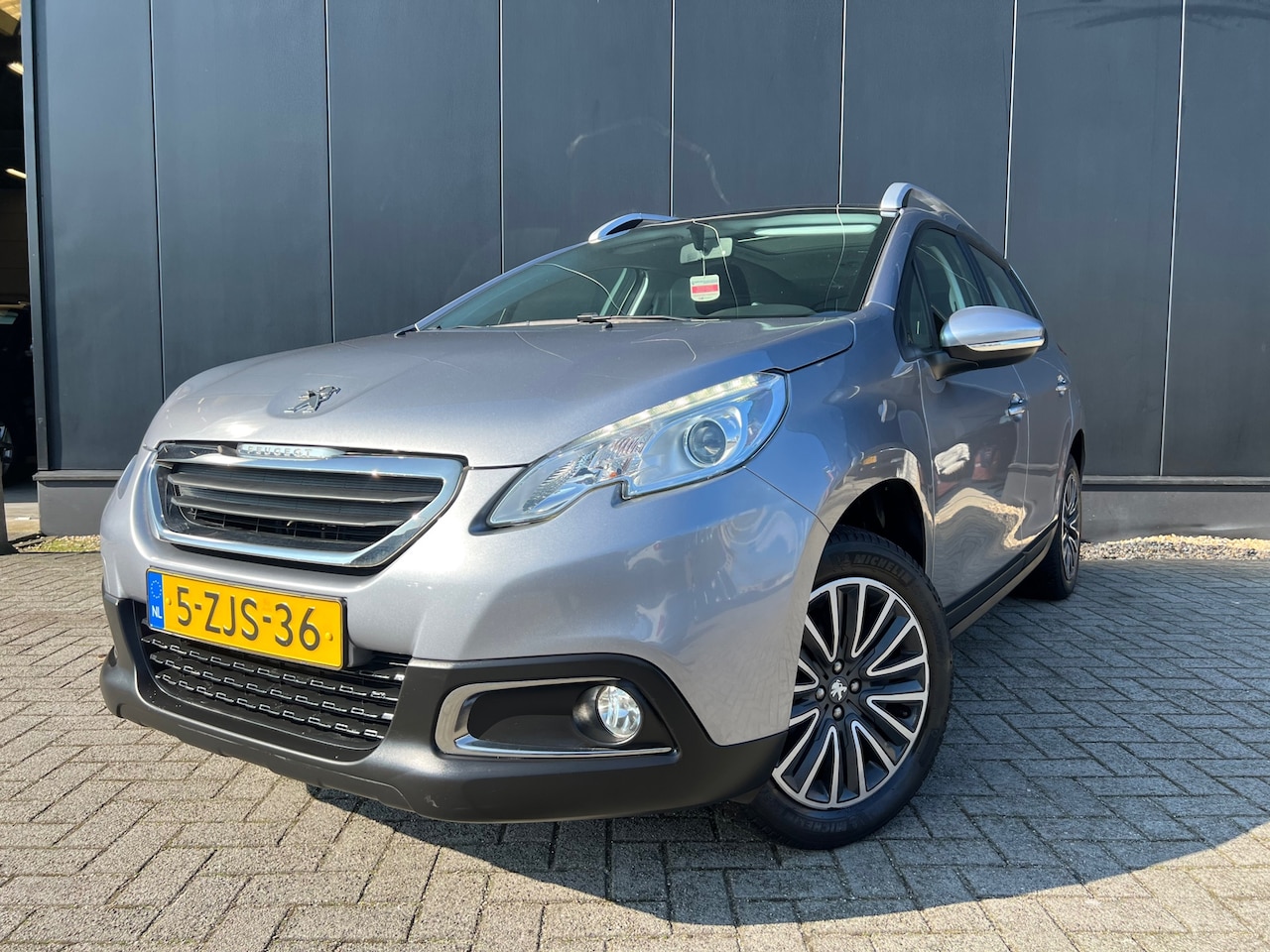 Peugeot 2008 - 1.2 Automaat/Panodak/Navi/86dkm!!! - AutoWereld.nl