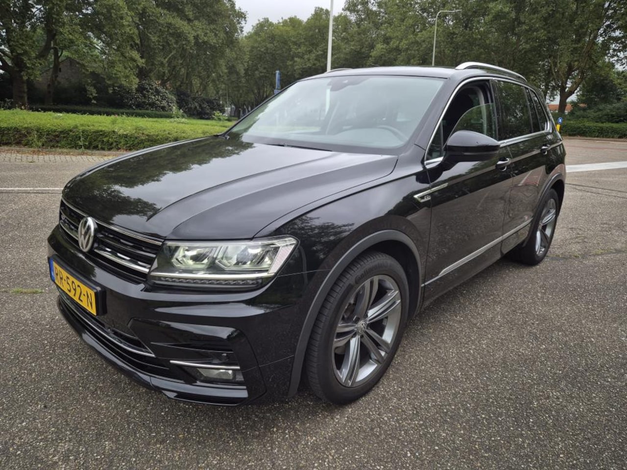 Volkswagen Tiguan - 1.4 TSI ACT Highline 1.4 TSI ACT Highline, R-Line , Apk 01-2026!! - AutoWereld.nl