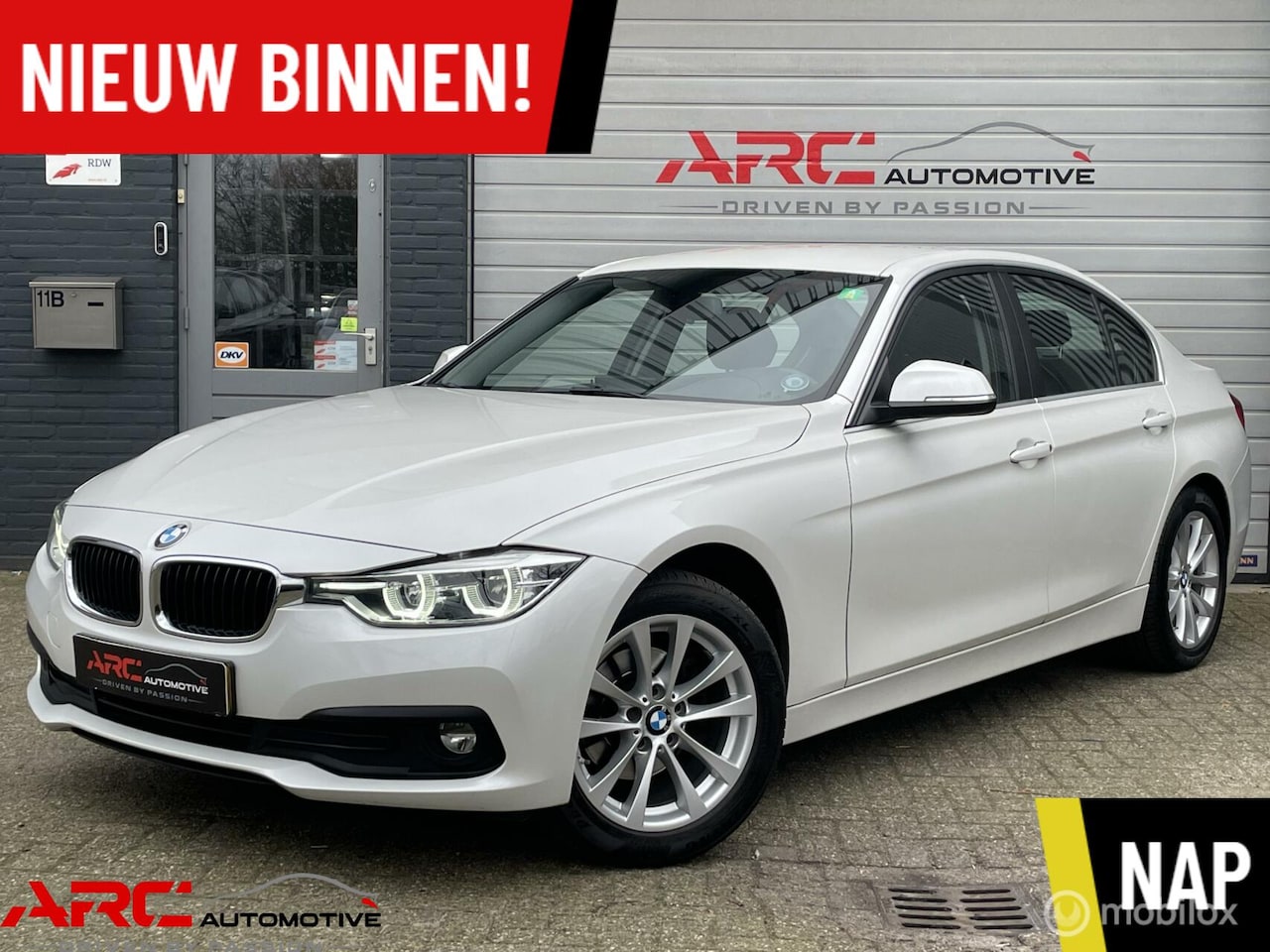 BMW 3-serie - 318i Luxury - NAP - Navi - Trekhaak - LED! - AutoWereld.nl