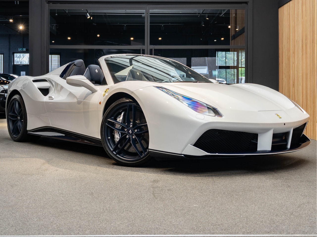 Ferrari 488 - Spider HELE Tailor Made Lift 3.9 Spider HELE Carbon Blue - AutoWereld.nl