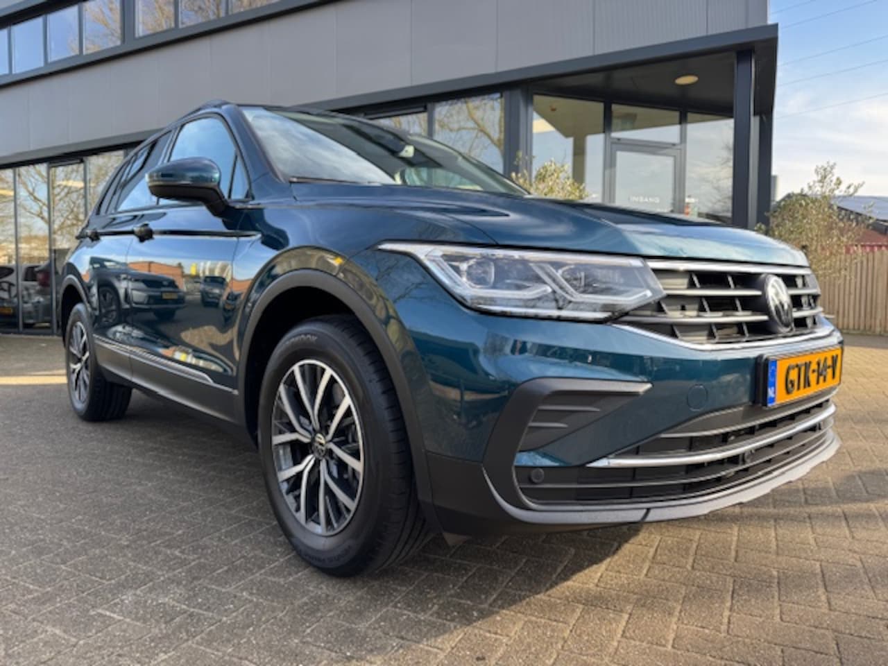 Volkswagen Tiguan - 1.4 TSI eHybrid R-Line Business Automaat | Camera | Elek.a.klep | - AutoWereld.nl