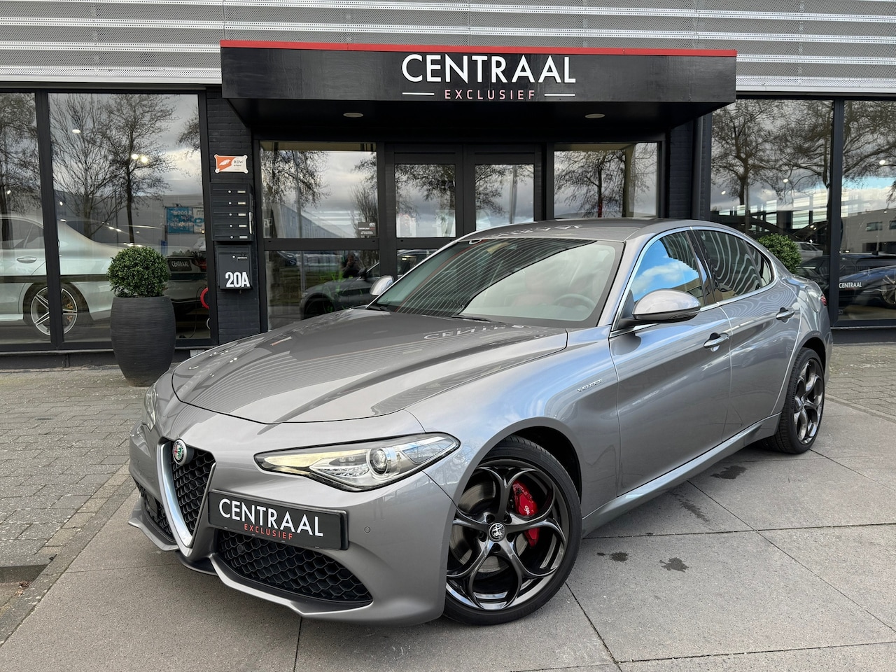 Alfa Romeo Giulia - 2.2 AWD Veloce 210PK|Leder|Camera|Memory|Navi|Stoelverwarming|Cruise Control - AutoWereld.nl