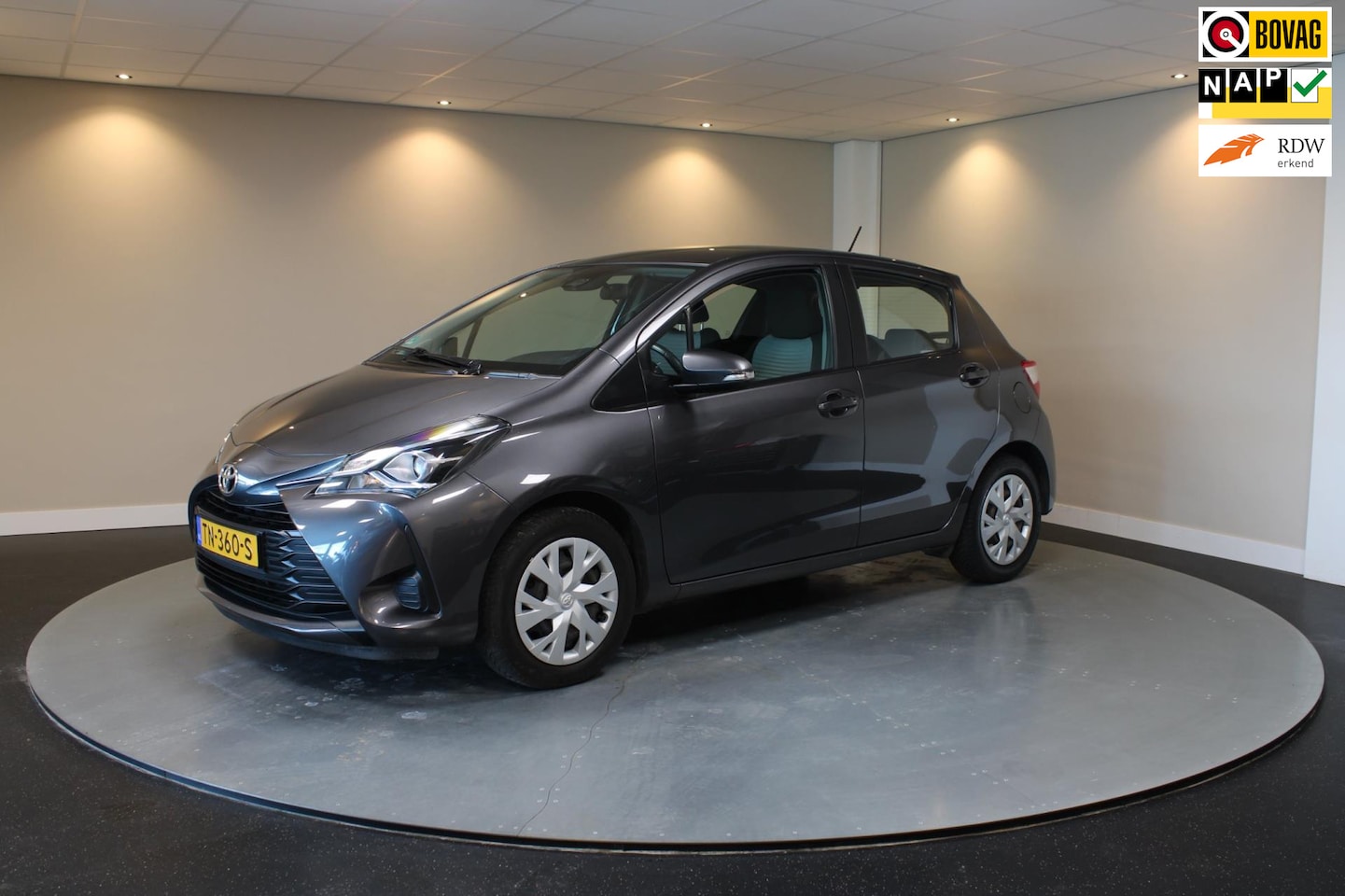 Toyota Yaris - 1.0 VVT-i Energy *1ste Eigenaar/Dealer OH* Camera|Navi|All-seasons - AutoWereld.nl